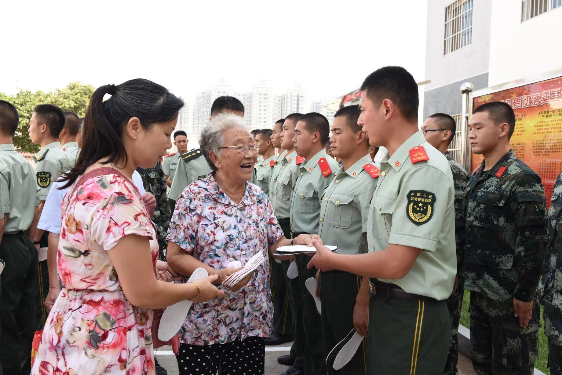 “老嫂子”擁軍志願服務隊