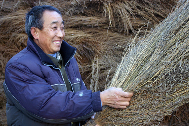 王洪店村民掃帚喜獲豐收