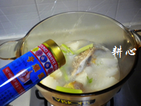 蘿蔔芹菜鯽魚湯