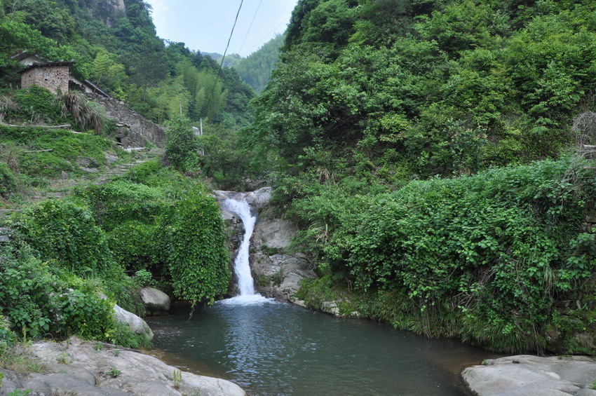 龍潭寨村(雲南省硯山縣平遠鎮下轄村)