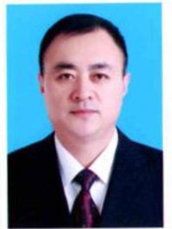 王鐵(內蒙古自治區赤峰市扶貧開發辦公室副主任)