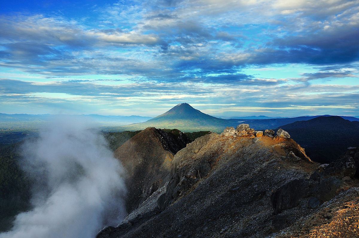 朋尼維山