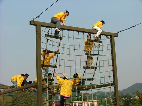 笑翻天樂園 軍事障礙