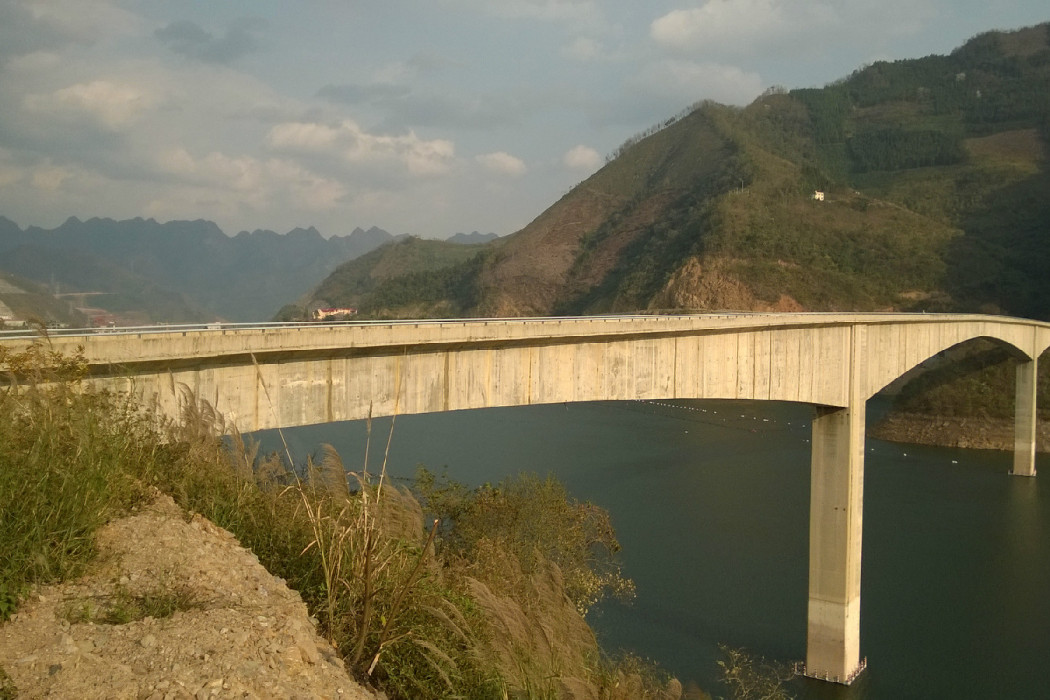 布柳河大橋