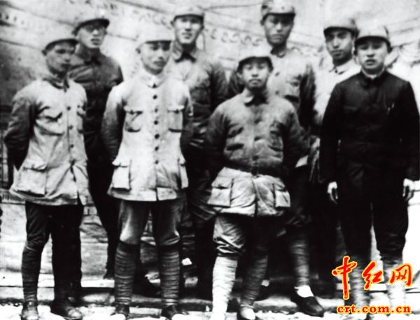 1938年八路軍344旅領導合影（左四為韓）