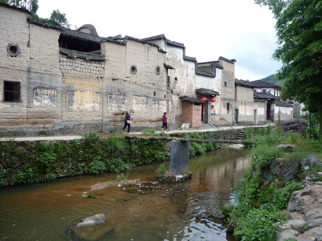 村頭村(湖南省郴州市北湖區魯塘鎮下轄村)