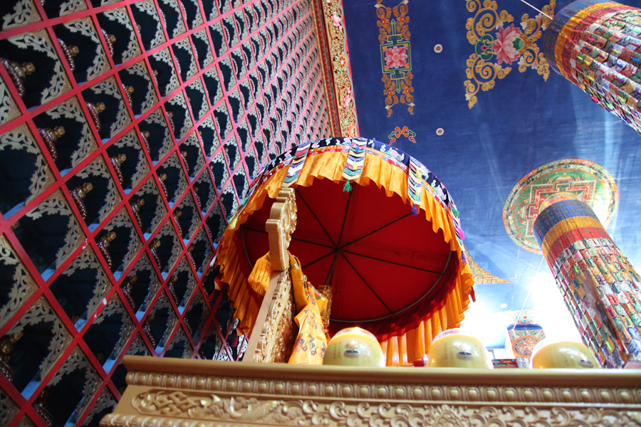 跑馬山九龍浴佛寺