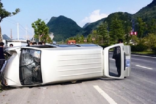 7·5六盤水汽車側翻事故