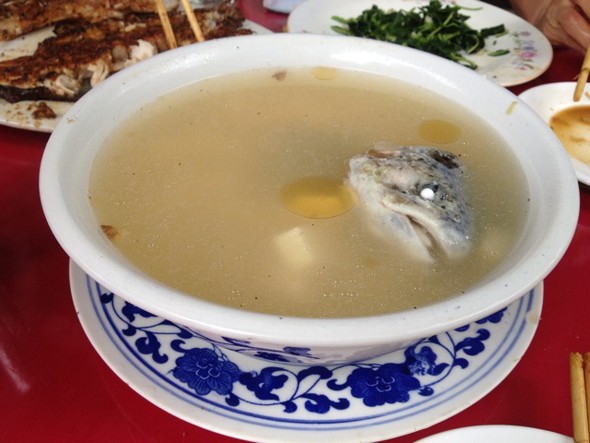 虹鱒魚頭湯