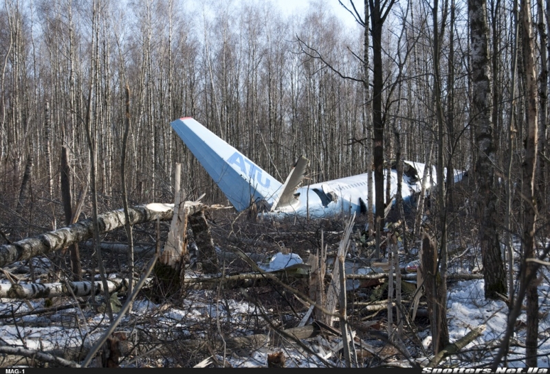 2010年3月RA-64011號圖204客機事故現場