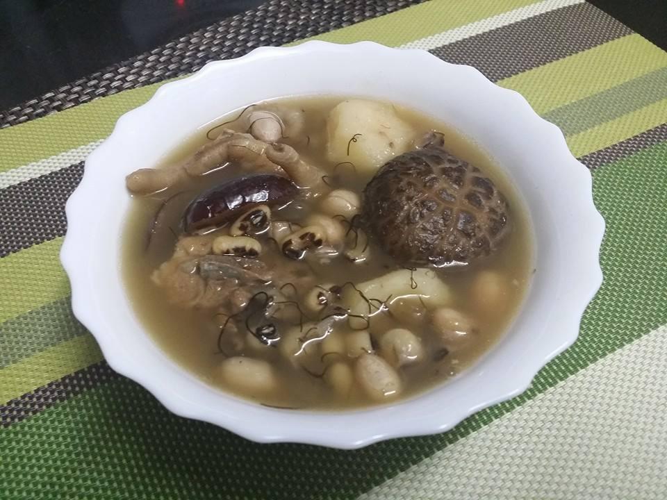 髮菜眉豆花生湯