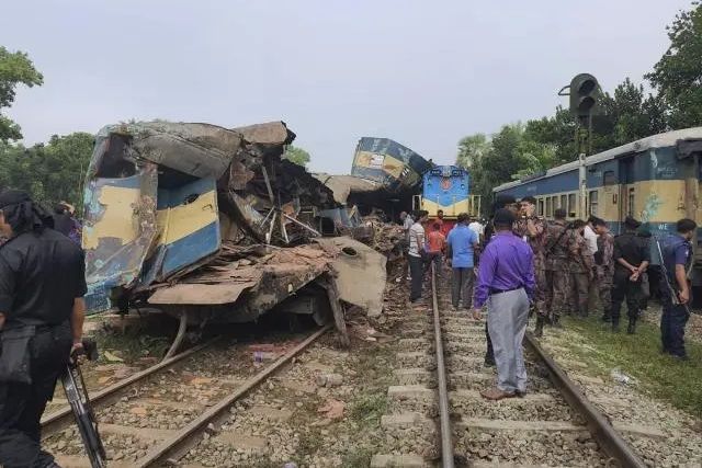 4·16孟加拉國火車相撞脫軌事故