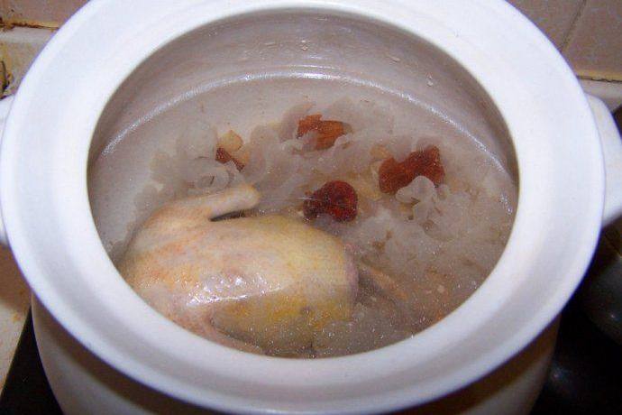 滋陰烏豆蓮藕煲乳鴿湯