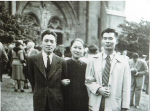 陳夢家（左一）與夫人趙蘿蕤朋友合影