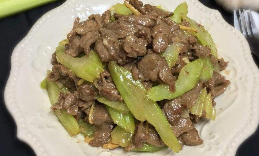 西芹孜然牛肉