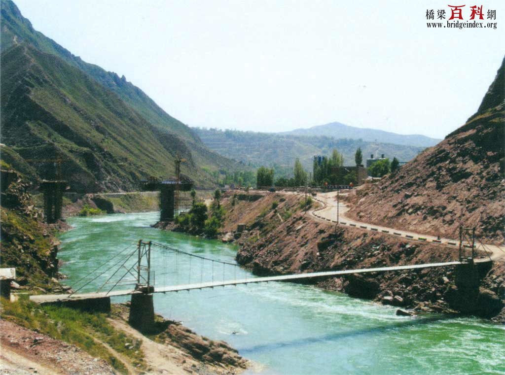 積石山黃河人行吊橋