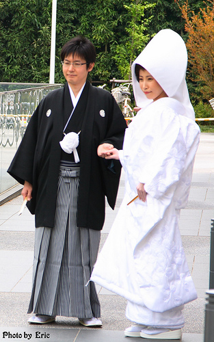 穿行燈袴結婚的日本男人