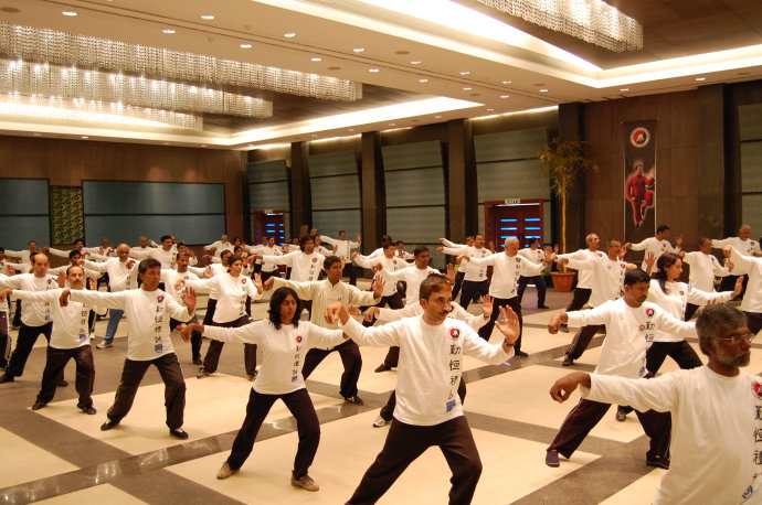 國際學生學習太極拳