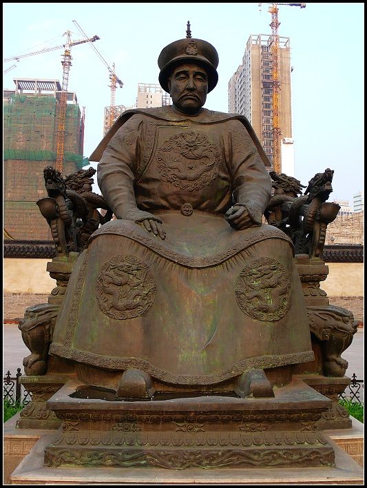 皇太極雕像
