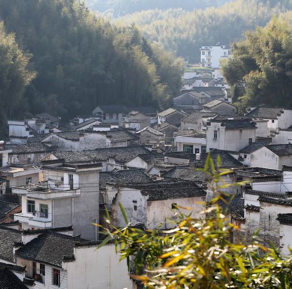 靈山村