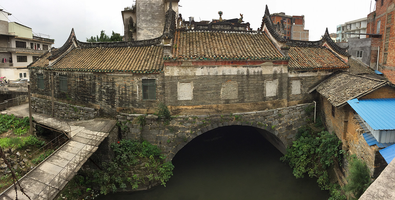 北流“登龍橋”背面