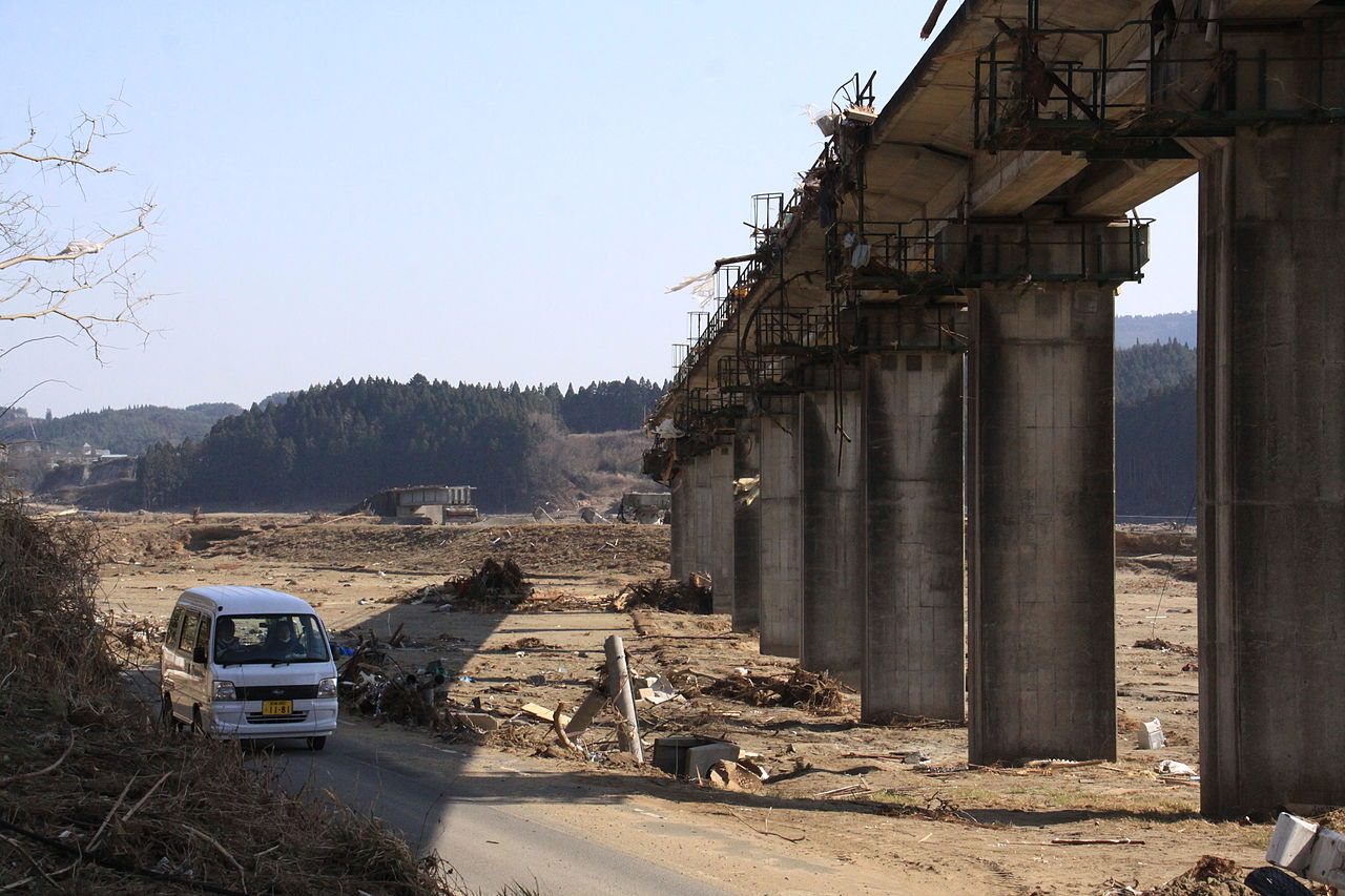 被毀的津谷川橋