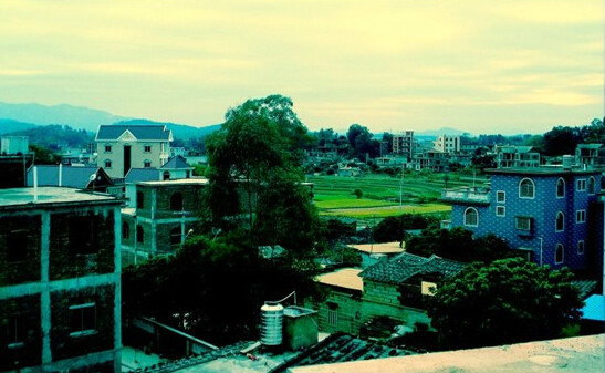 霞峰村(福建省泉州南安市洪梅鎮霞峰村)