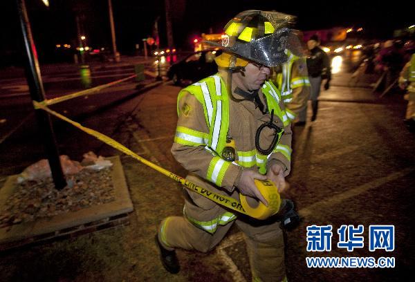 消防員拉起警戒線