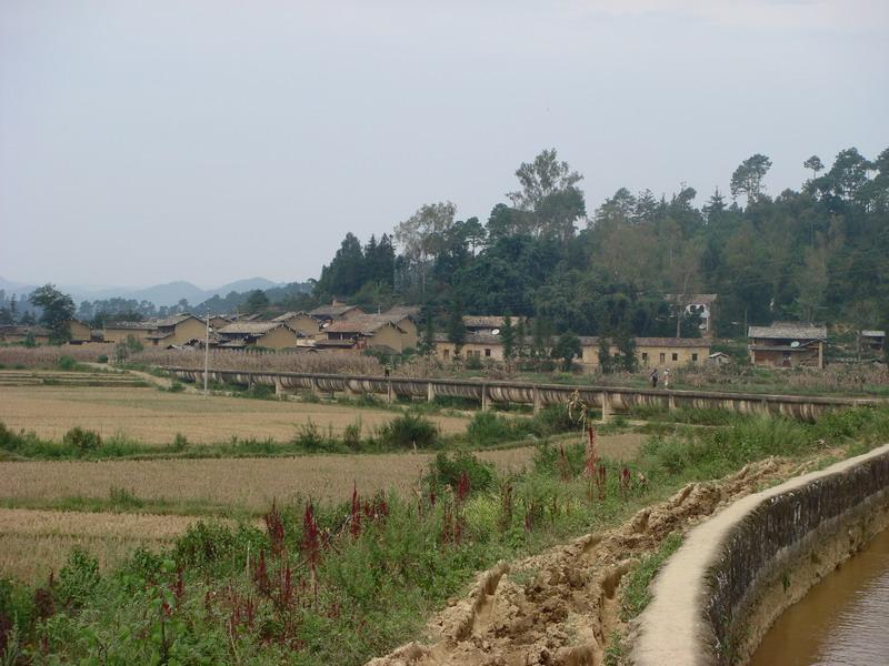 打磨山沿河村