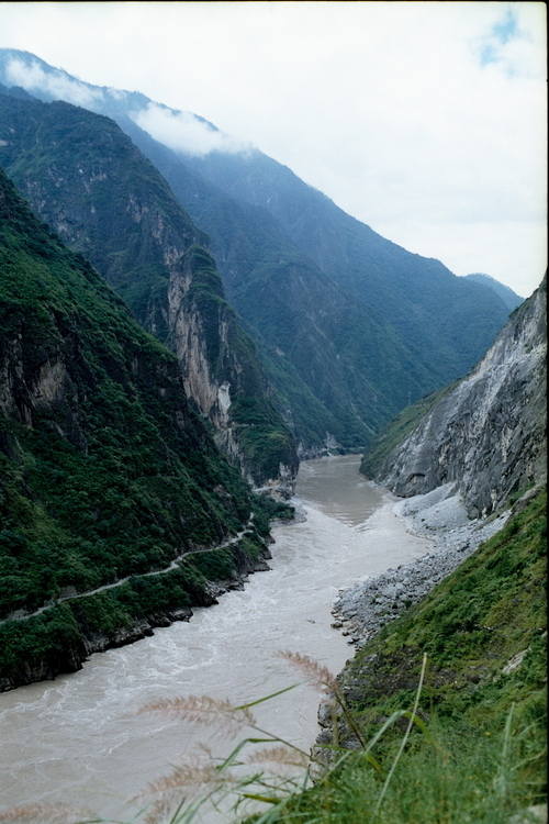 金沙江虎跳峽谷