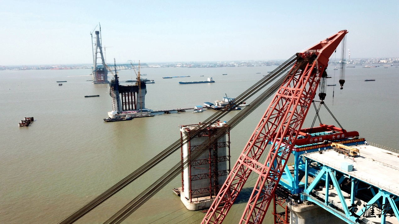 在建中的滬通長江大橋