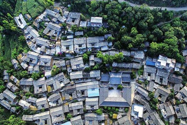 居樂村(雲南省楚雄南華縣龍川鎮雲台山村委會居樂村)