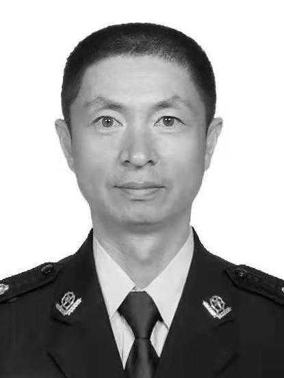 李涌(烈士、山東省青島市公安局交警支隊同三高速公路交警大隊二中隊原中隊長)