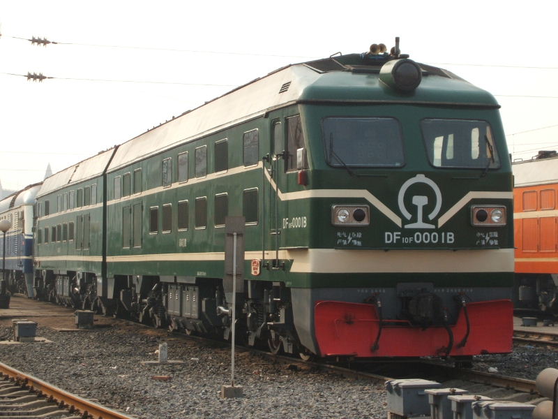 東風10F型內燃機車