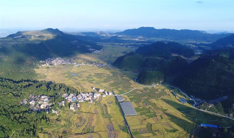 營盤山(雲南省南華縣紅土坡鎮營盤山)