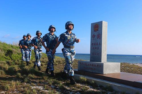 守備隊官兵在島上巡邏