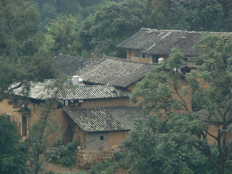 假依山村