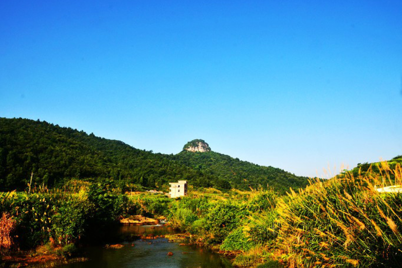 七賢山村