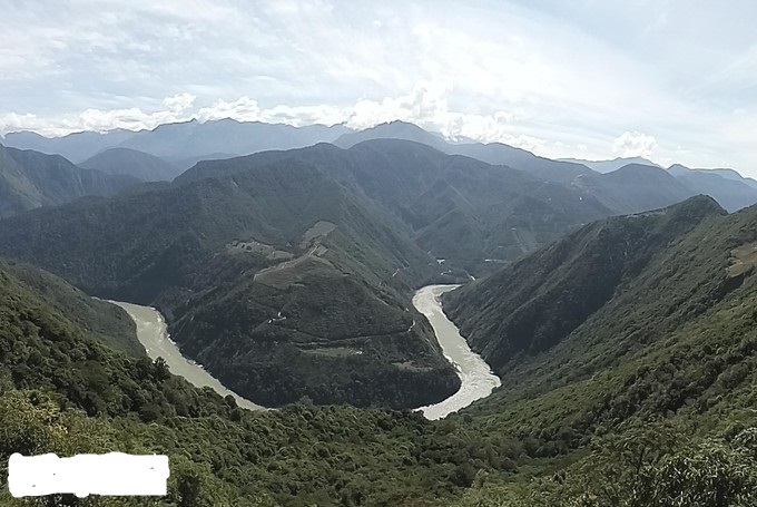 2015年時巴登則村下方的雅魯藏布江拐彎美景