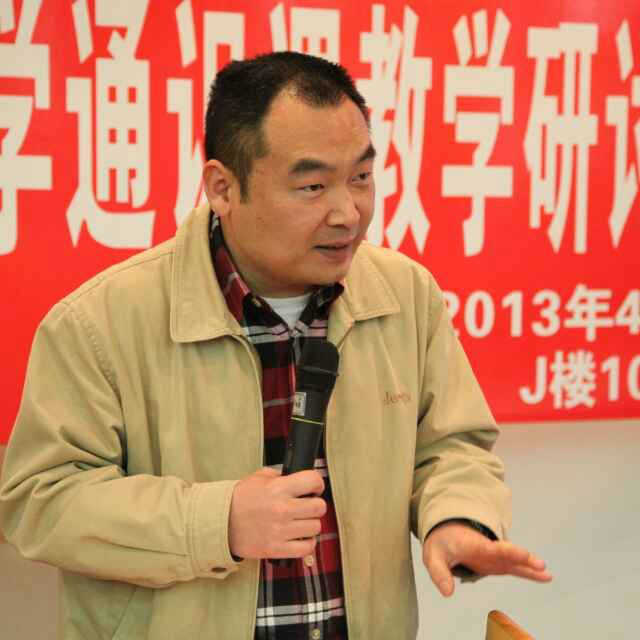 上海大學教師 李晨