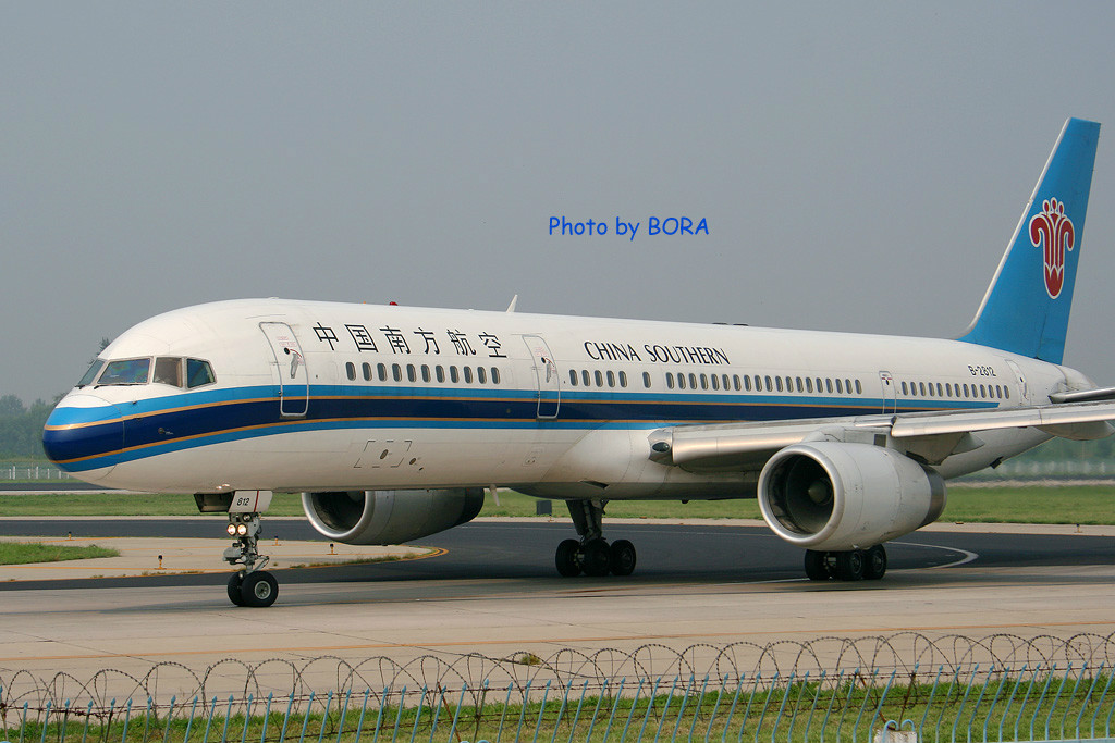 南航 B-2812 波音757