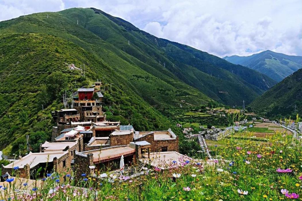 馬爾康松崗柯盤天街文化旅遊景區