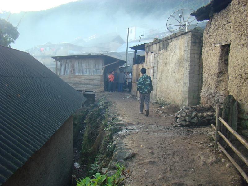 姆基村村內道路