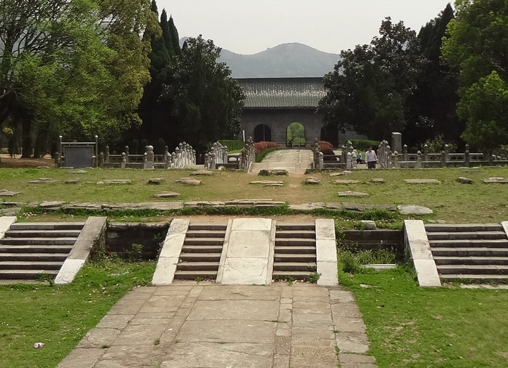 明末被張獻忠農民軍燒毀的昭王陵大殿遺址