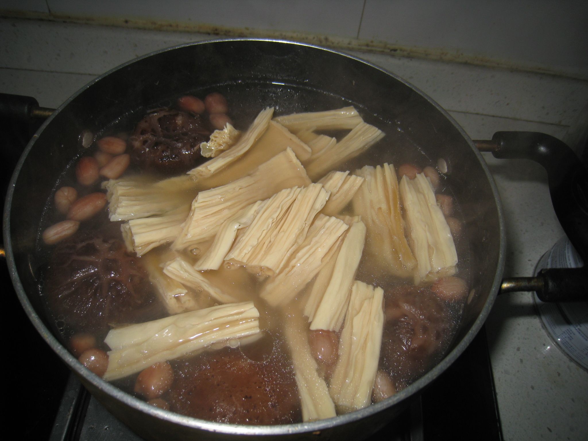 香菇腐竹瘦肉湯