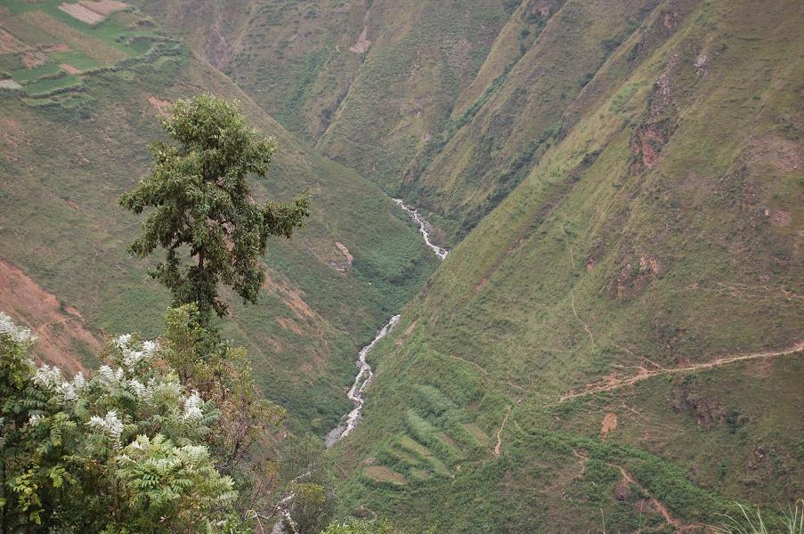 小菜園村(湯丹鎮竹山行政村下轄村)