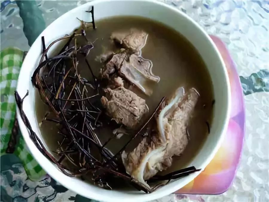 雞骨草瘦肉湯