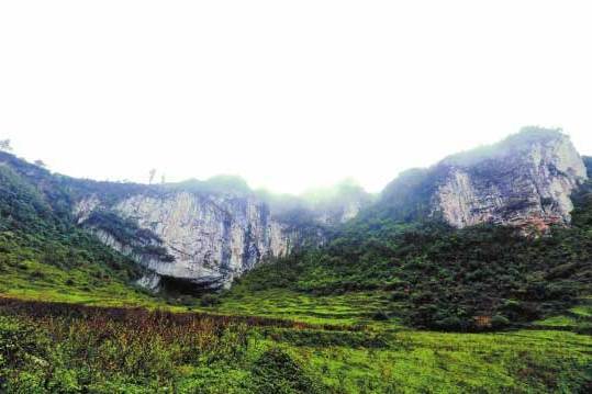 雲南鎮雄仙人洞