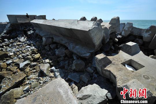 新建八所中心漁港已嚴重坍塌