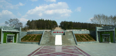 楊子榮烈士陵園